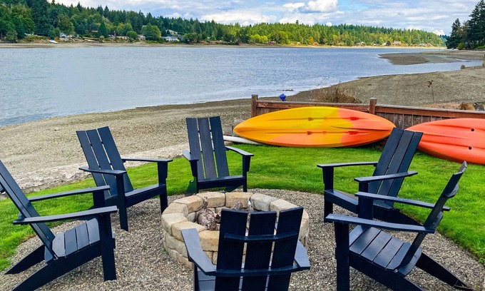 Shelton Maison | Waterfront home with 115' of private beach, 4 kayaks, firepit & stunning views