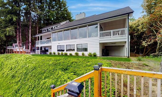 Vashon Island Maison | Waterfront home with hot tub, deck pool table and firepit