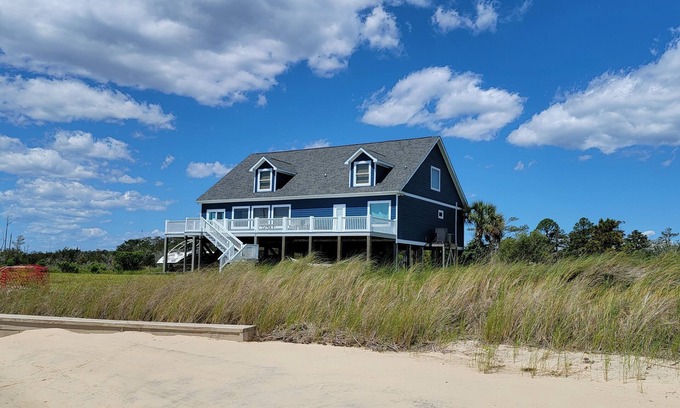Sealevel Maison | Waterfront home with private sandy beach and pier on the Core Sound.n*Sleeps 12*