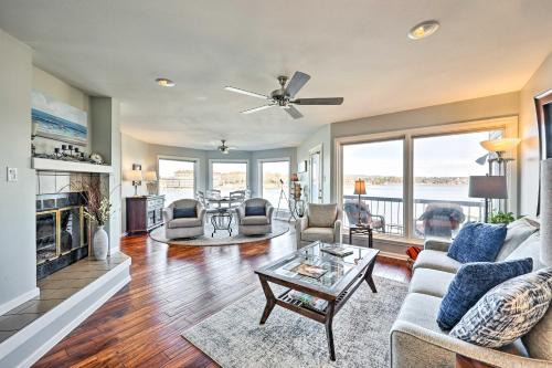 Lake Hamilton Appartement | Waterfront Hot Springs Condo Pool, Hot Tub Access