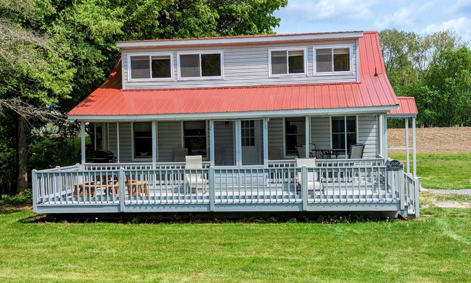 Deposit Maison | Waterfront house on the upper most portion of the West Branch Delaware.