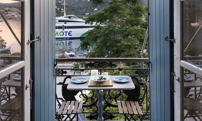 Poros Appartement | Waterfront house with private garden