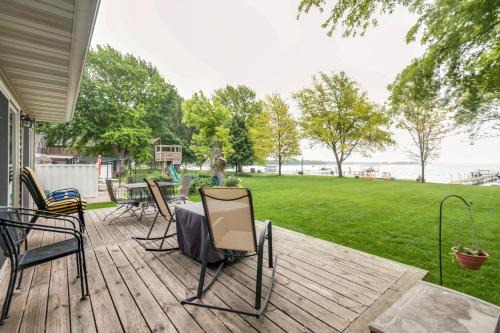 Elwood Maison | Waterfront Johnson Lake Getaway with Fire Pit!