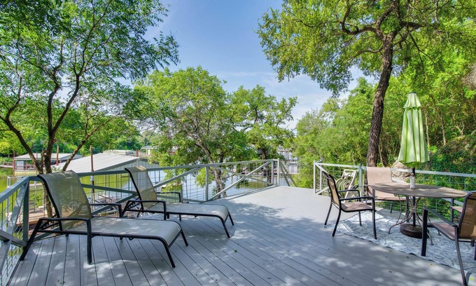 Lake Bridgeport Maison | Waterfront Lake Bridgeport Home w/ Private Dock