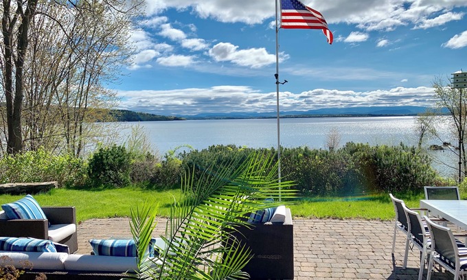 Westport Maison | Waterfront Lake Champlain Adirondack