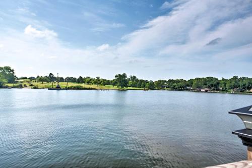 French Quarter Maison | Waterfront Lake Home with Deck - New Renovations!