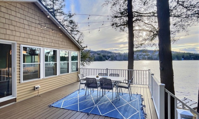 Limerick Maison | Waterfront lake house, Wood stove & Private beach, Solo Bonfire pit