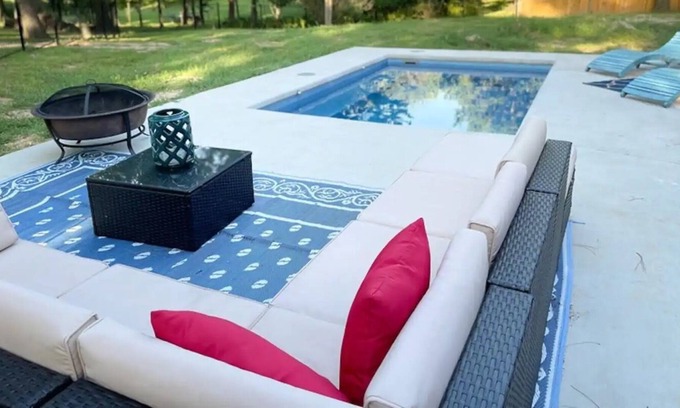 Mineola Maison | Waterfront Lake House with a pool
