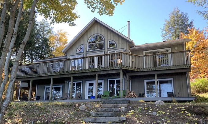 Cecebe Maison | Waterfront lakehouse on pristine Horn Lake