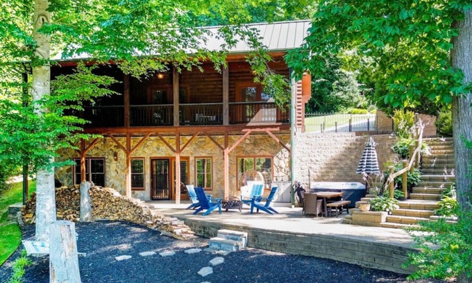 Lake Norman of Catawba Cabine | Waterfront LKN Log Cabin