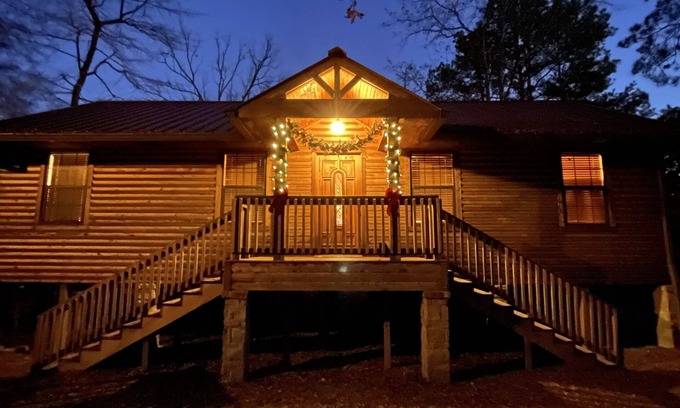 Jefferson Cabine | Waterfront log cabin! 3 bed, 2 bath, 5 kayaks, sleeps 10. Boat dock, fire pit