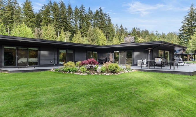 Hope Maison | Waterfront Luxury Home in a recreational Paradise!