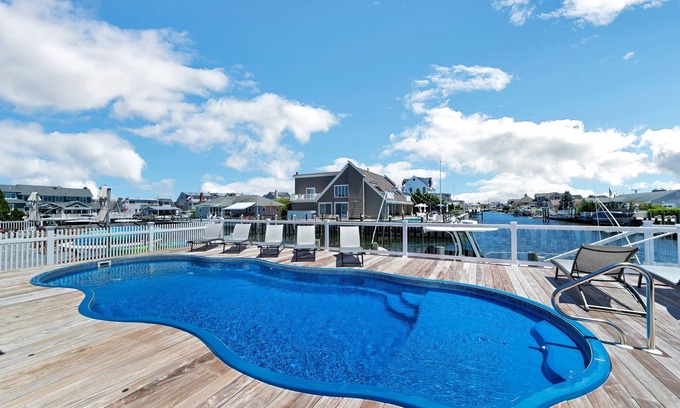 Mantoloking Maison | Waterfront Mantoloking Home with Private Dock w/Pool very close to Ocean Beach