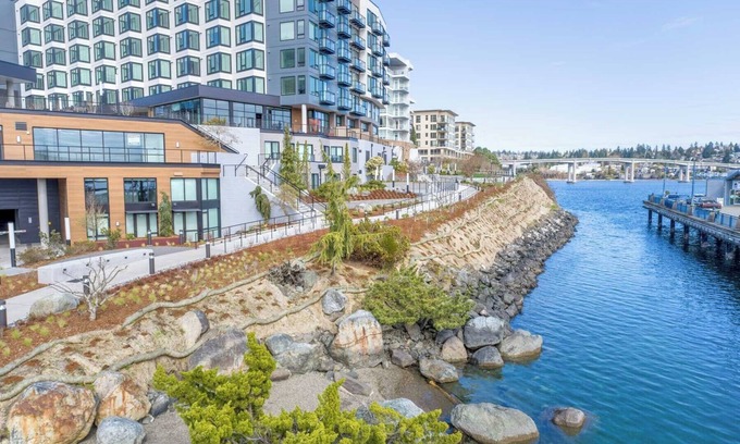 Retsil Appartement | Waterfront Marina Square Extended Stay Hotel. Pet Friendly!!