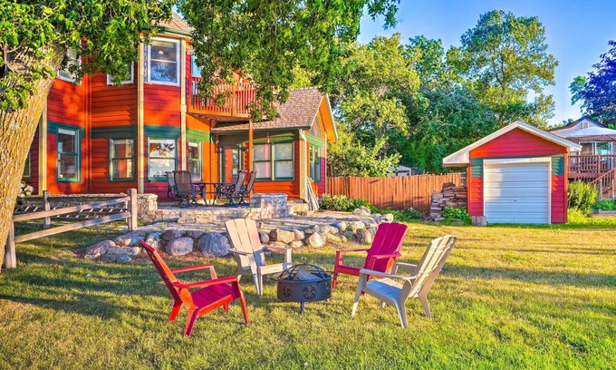 Mound Maison | Waterfront Mound Retreat w/ Dock & Lake Access!