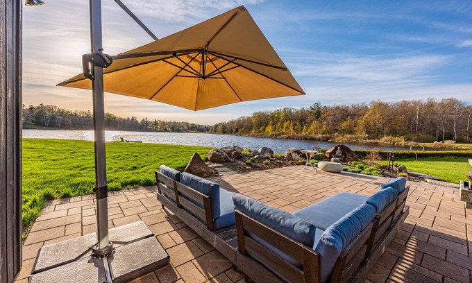 Sandisfield Maison | Waterfront oasis in heart of Berkshires