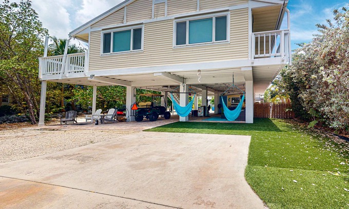 Cutthroat Harbor Estates Maison | Waterfront Oasis with Private Dock, Firepit, Grill & WiFi - Snowbirds Welcome