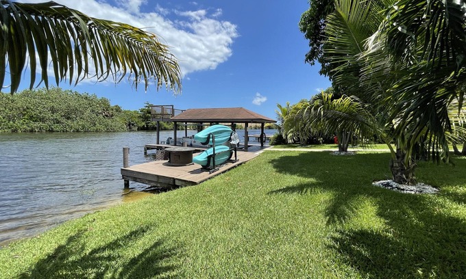 West Palm Beach Maison | Bord de l'eau à Palm Beach - Embarcadère privé, piscine, bain à remous, cinéma maison