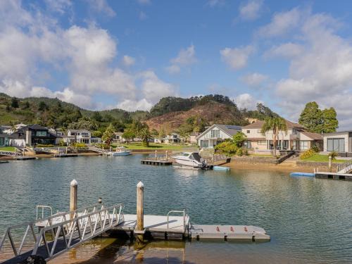Pauanui Maison | Waterfront Paradise - Pauanui Holiday Home
