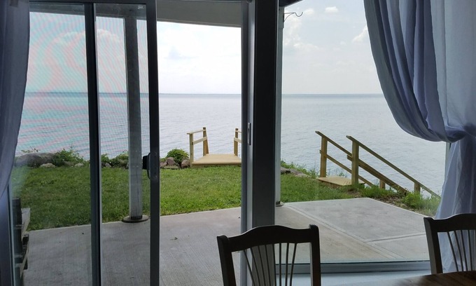 Cleveland Appartement | Retraite d'animaux de compagnie nouvellement rénové bord de l'eau situé sur le lac Oneida.