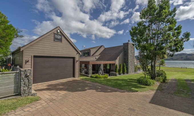 Pauanui Maison | Waterfront property - House plus guest house