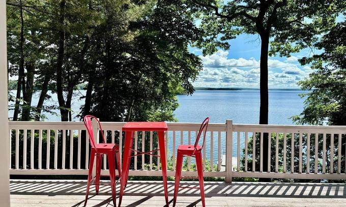 Sebago Maison | Waterfront Property with Hot Tub, Sauna & Stunning Views!