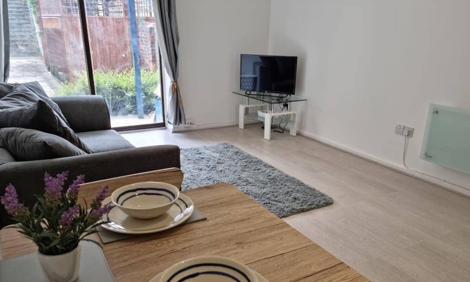 Burnham-on-Crouch Appartement | Appartement-Salle de bain privée séparée-Patio