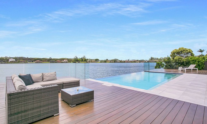 Elanora Maison | Waterfront Retreat with Infinity Pool & Canal Views