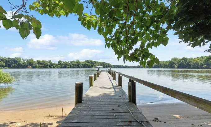 Magnolia Appartement | Waterfront Retreat with Private Dock and Beach