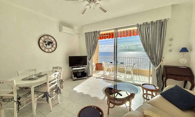 Le Ricanto Appartement | Studio les pieds dans l'eau, climatisé, terrasse, Wi-Fi inclus à Ajaccio