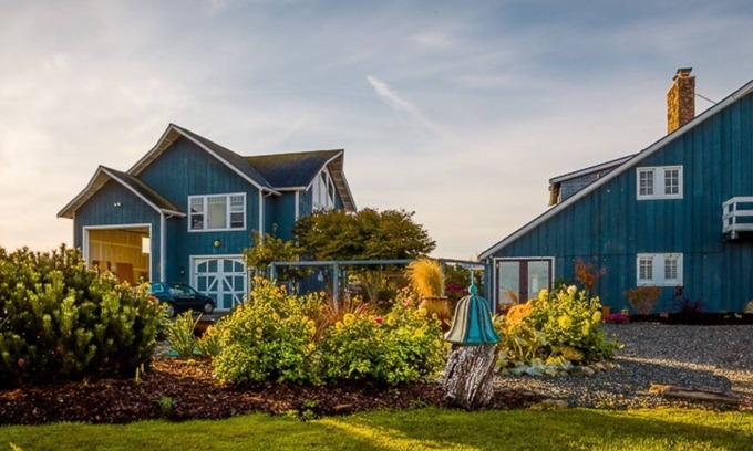 Sequim Maison | Waterfront Studio Private Guest Suite at Dungeness Barn House