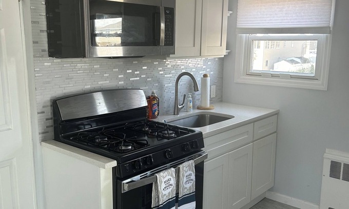 Massapequa Appartement | Waterfront Studio With Private Keypad Entry in Massapequa!