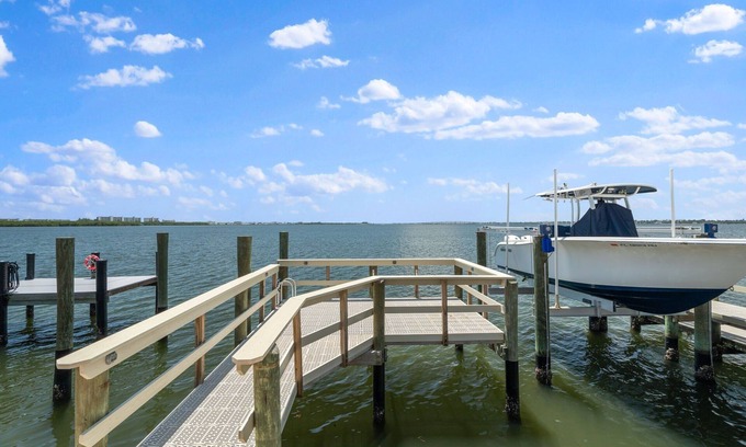 Nettles Island Maison | Waterfront Stunning 2 bed 2 bath riverfront beach home on Nettles Island