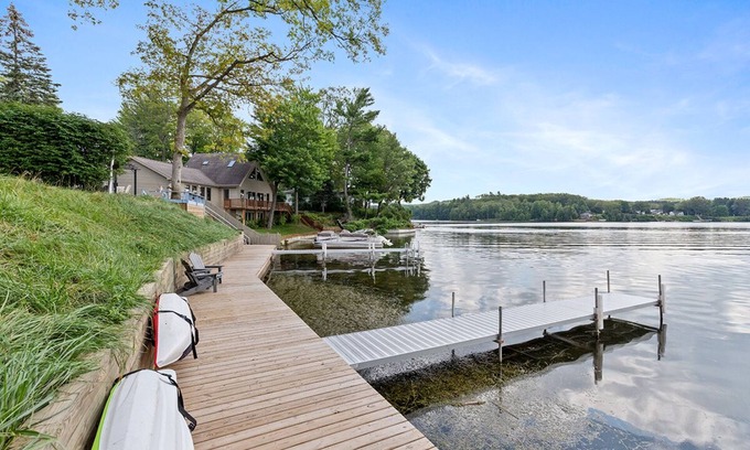 Newaygo Copropriété | Waterfront Suite: Dock, Kayaks, Firepit, BBQ