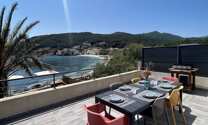 Porticciolo Appartement | Étage de Villa avec grand terrasse - calme, unique et pieds dans l'eau -