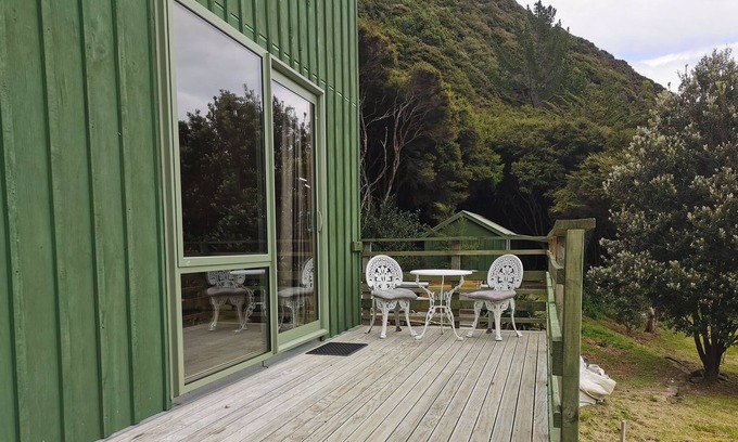 Saint Omer Cabine | Waterfront unit ' Bell Bird'