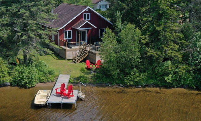 Eastman Chalet De Ski | Bord de l’eau Estrie, spa creusé au sel, sauna, coucher de soleil,kayaks,paddles