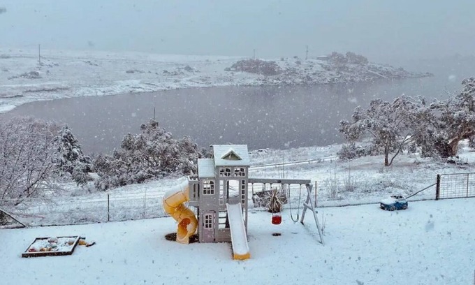 East Jindabyne Cabine | Waterfront with Lake and Mountain views
