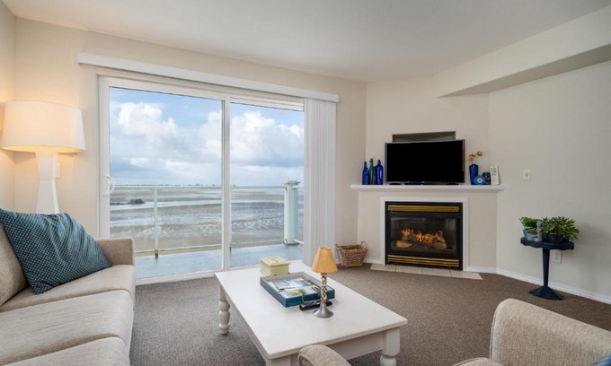 Lincoln City Maison | Waters Edge 410