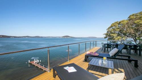 Point Clare Maison | Waters Edge - Point Clare - Pool , Spa, Private Jetty