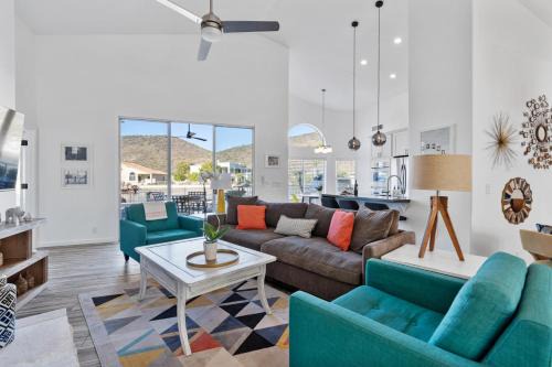 Arrowhead Lakes Maison | Waterside - Lavish Lakeside Property with Heated Pool and Pontoon Boat