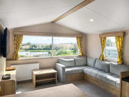 Winestead Maison | Waterside Lodge