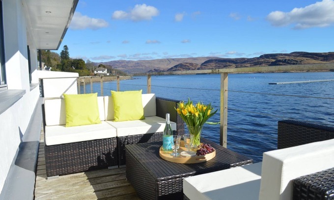 Tighnabruaich Maison | Villa au bord de l'eau, emplacement en bord de mer avec balcon de 22 m, 5 salles de bains, 8 couchages