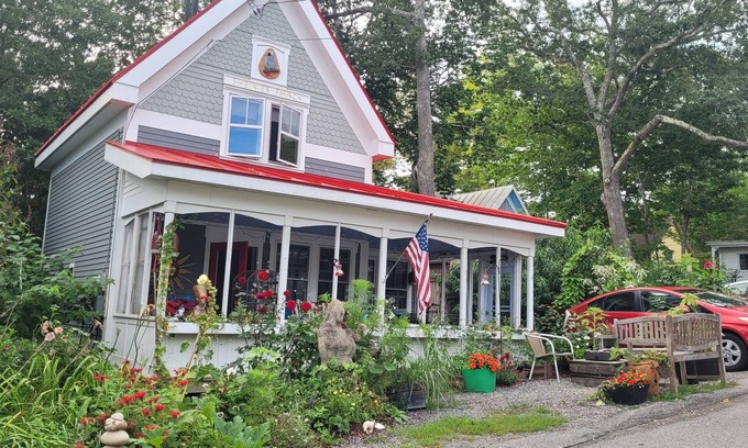 Bayside Cottage | Nouveau Waterview Cottage dans le quartier historique de Bayside, dans la baie de Penobscot