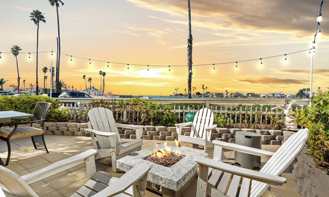 Silver Strand Maison | Watch the Sailboats from your Patio, Pet-Friendly, and Kayaks for you!