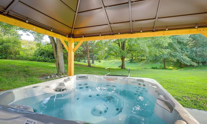 Watkins Glen Cottage | Watkins Glen Home w/Hot Tub ~ 3 Mi to Raceway!