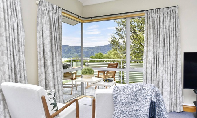 Akaroa Maison | Watson St - Peaceful Akaroa Retreat