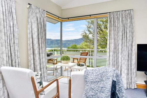 Akaroa Maison | Watson Street - Bookahome