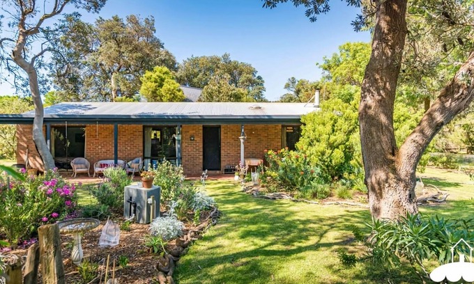 Sandy Point Maison | Wattle Haven Summary: