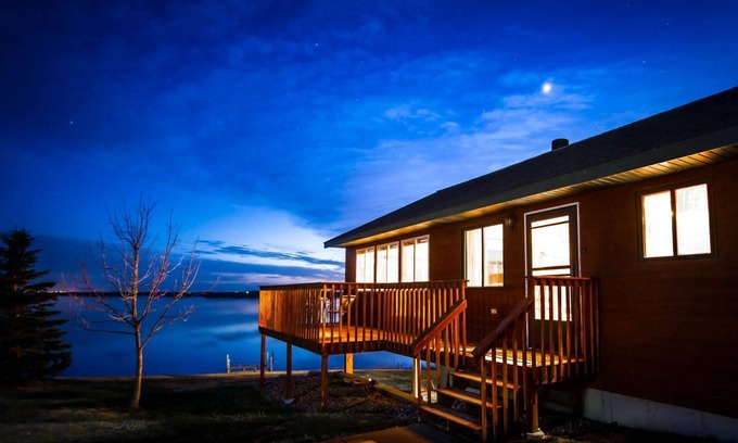 Waubay Cabine | Cabane de pêche et de chasse au bord de l'eau! 4BR / 2Bath. Bain à remous, billard / ping-pong